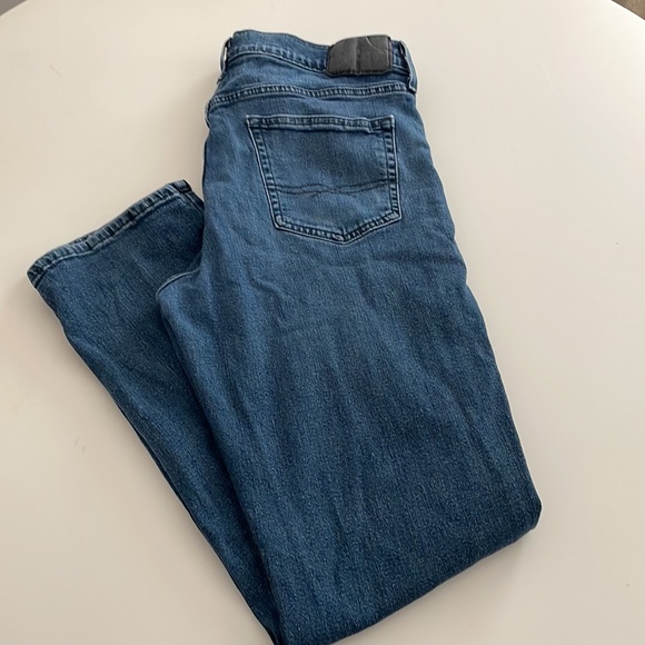 Levi Strauss & Co 567 Athletic Men medium wash distressed jeans- 34 - Picture 4 of 11